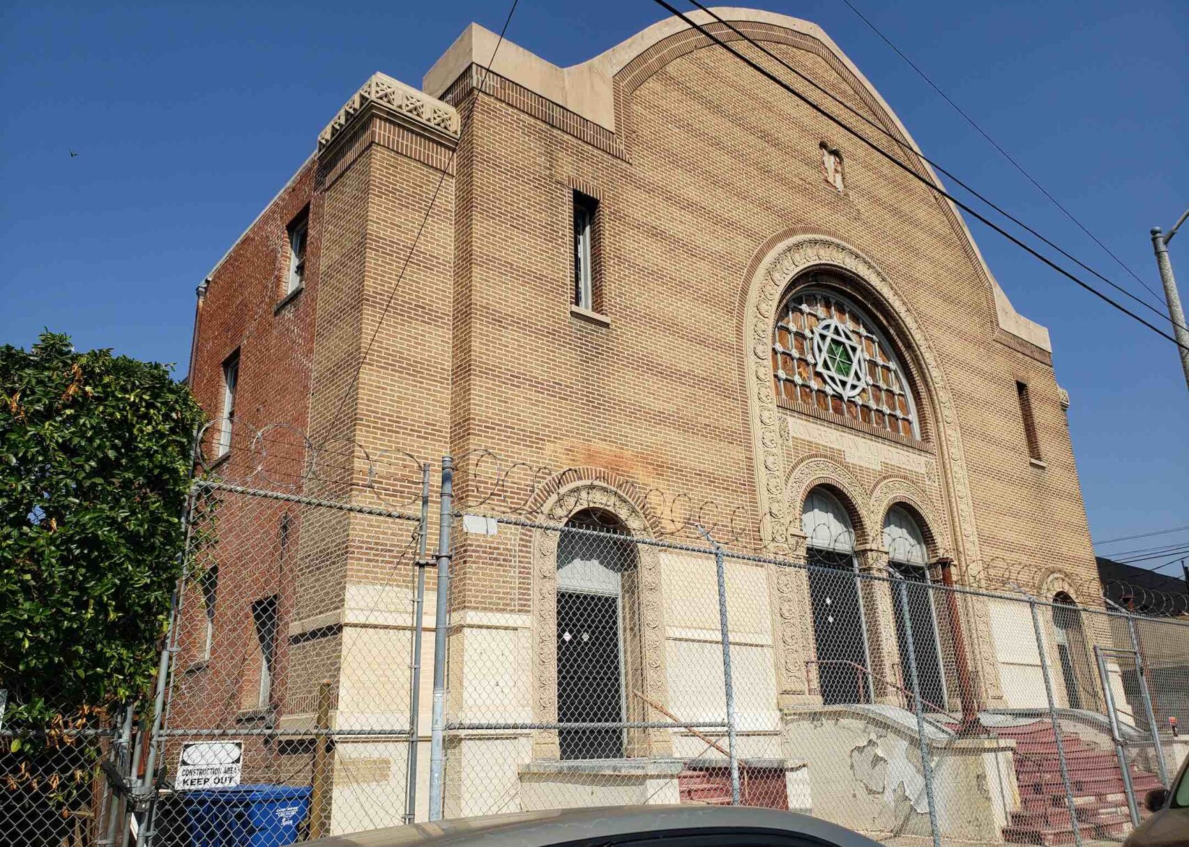 Breed Street Schul Project front building